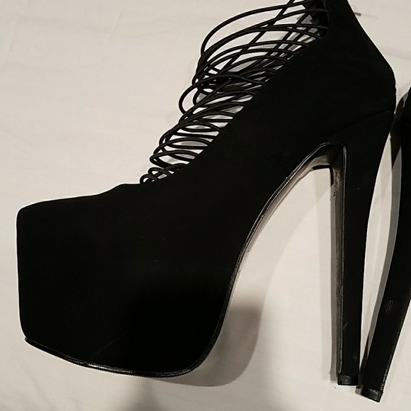 Black heels - Picture 5 of 7